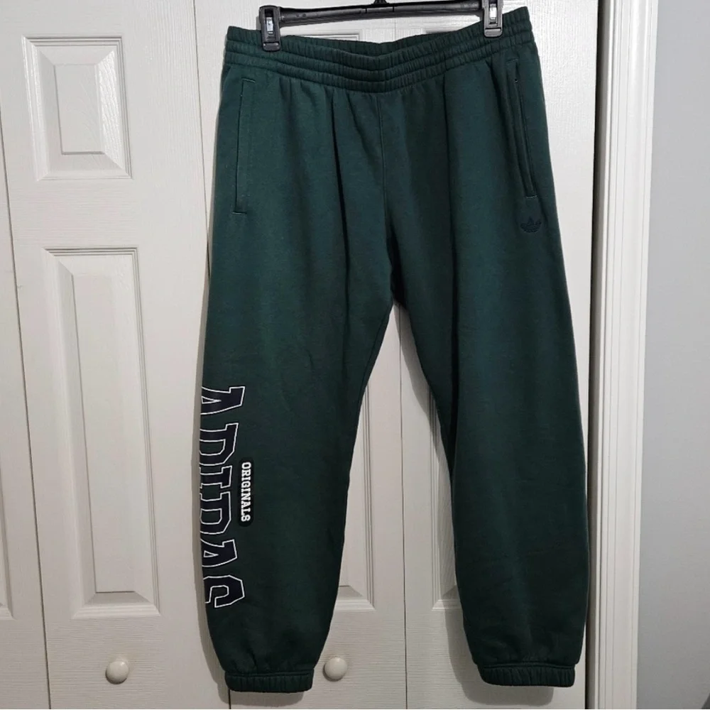 NWOT Adidas Cuffed Sweatpants Size XL - Picture 5 of 6